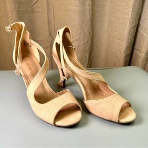 Dream Pairs Tan heels